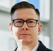 Geschäftsführer Alexander Hughes im Porträt des Kryptowährungshandelunternehmens